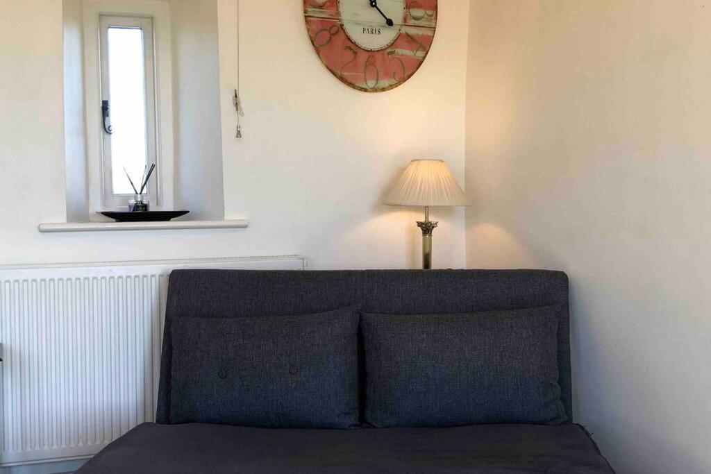 הוילה Kemble Secluded Romantic Cotswolds Barn - Sleeps 2 To 4 - Near Cirencester - Dog Friendly מראה חיצוני תמונה