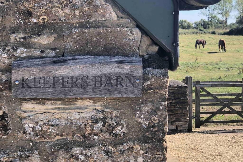 הוילה Kemble Secluded Romantic Cotswolds Barn - Sleeps 2 To 4 - Near Cirencester - Dog Friendly מראה חיצוני תמונה