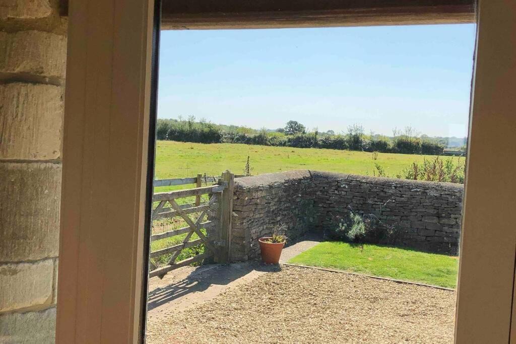 הוילה Kemble Secluded Romantic Cotswolds Barn - Sleeps 2 To 4 - Near Cirencester - Dog Friendly מראה חיצוני תמונה