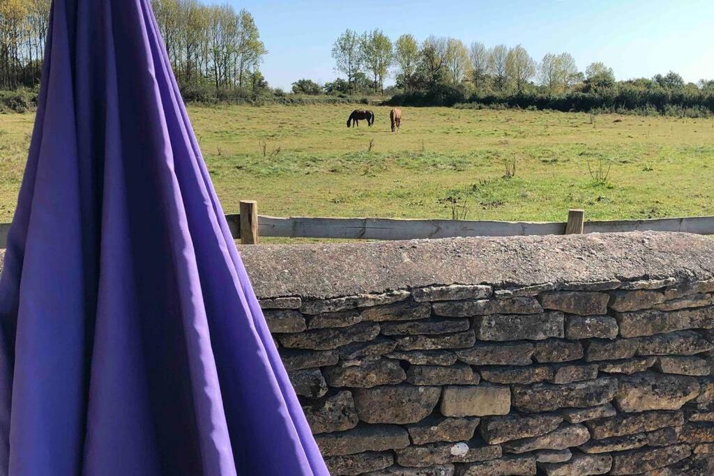 הוילה Kemble Secluded Romantic Cotswolds Barn - Sleeps 2 To 4 - Near Cirencester - Dog Friendly מראה חיצוני תמונה