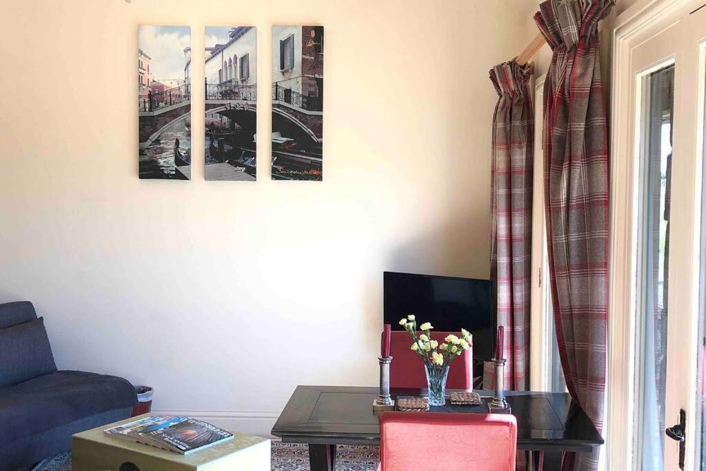הוילה Kemble Secluded Romantic Cotswolds Barn - Sleeps 2 To 4 - Near Cirencester - Dog Friendly מראה חיצוני תמונה