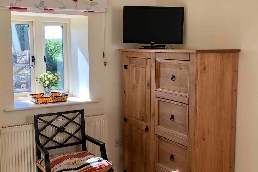 הוילה Kemble Secluded Romantic Cotswolds Barn - Sleeps 2 To 4 - Near Cirencester - Dog Friendly מראה חיצוני תמונה