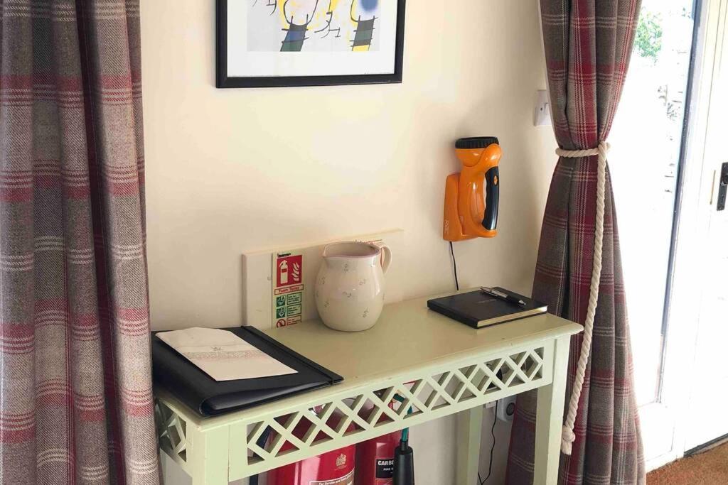 הוילה Kemble Secluded Romantic Cotswolds Barn - Sleeps 2 To 4 - Near Cirencester - Dog Friendly מראה חיצוני תמונה