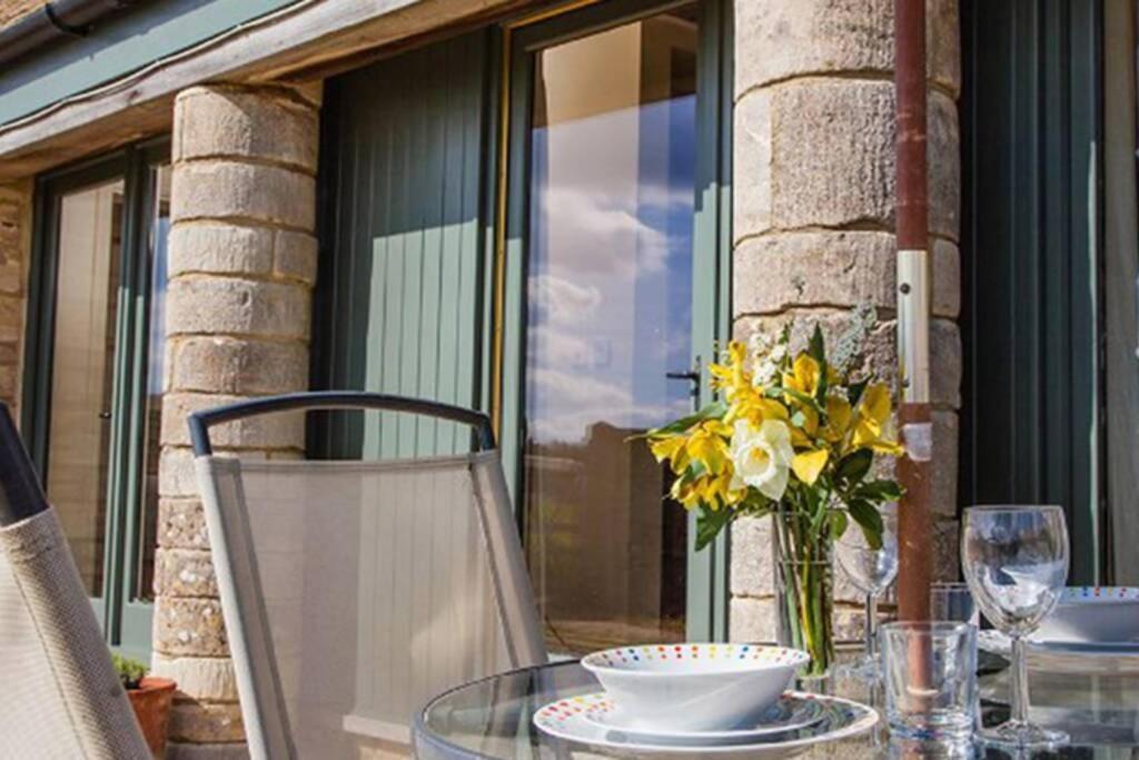 הוילה Kemble Secluded Romantic Cotswolds Barn - Sleeps 2 To 4 - Near Cirencester - Dog Friendly מראה חיצוני תמונה
