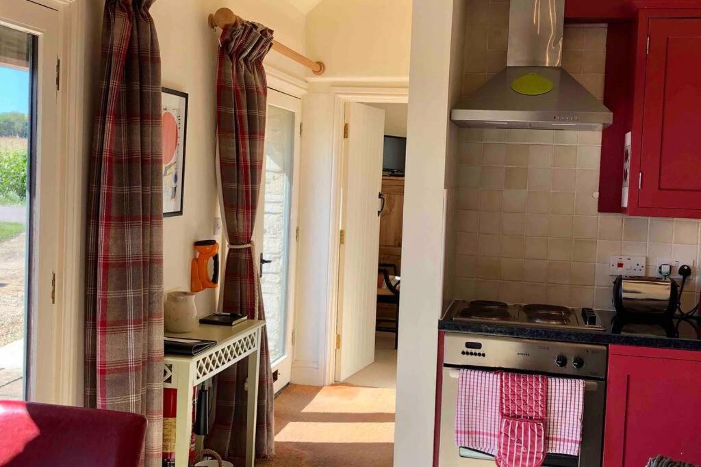 הוילה Kemble Secluded Romantic Cotswolds Barn - Sleeps 2 To 4 - Near Cirencester - Dog Friendly מראה חיצוני תמונה