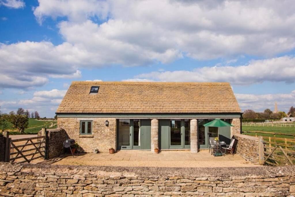 הוילה Kemble Secluded Romantic Cotswolds Barn - Sleeps 2 To 4 - Near Cirencester - Dog Friendly מראה חיצוני תמונה