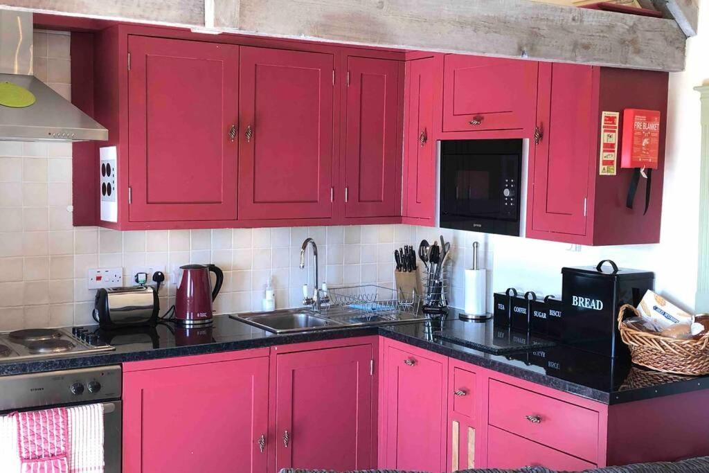 הוילה Kemble Secluded Romantic Cotswolds Barn - Sleeps 2 To 4 - Near Cirencester - Dog Friendly מראה חיצוני תמונה